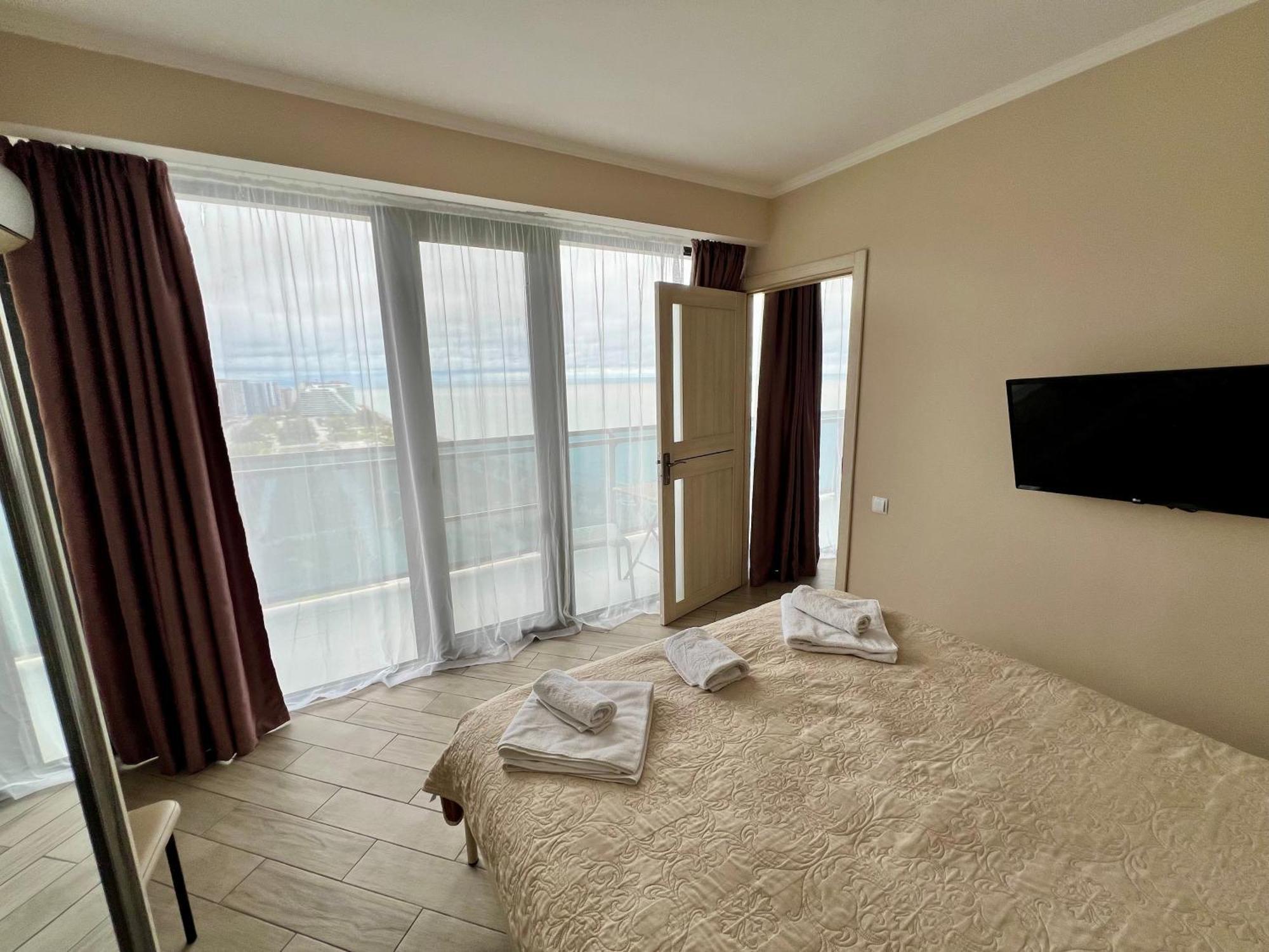 Orbi Beach Tower Batumi Eksteriør billede